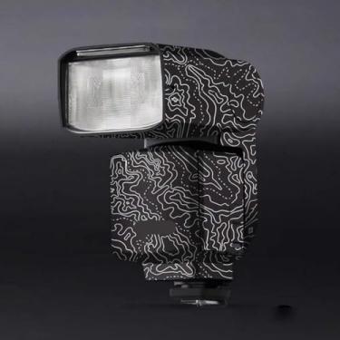 Imagem de HVL-F60RM2 II Anti-riscos Câmera Flash Adesivo Revestimento Película de Vinil para Sony HVL-F60RM2 II Revestimento Protetor Decalque Skin (Contorno Preto Branco)