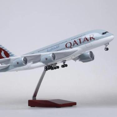 Imagem de Modelo de avião ANDSYYDS Qatar A380 escala 1:160 50,5 cm com luz