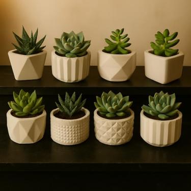 Imagem de Kit 3 Vasinhos Decorativos em Gesso – Modelos Sortidos para Plantas Artificiais e Suculentas(KIT 4 VASOS)