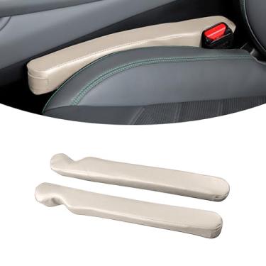 Imagem de Alieemo Pacote com 2 enchimentos de lacuna de assento de couro, preenche a lacuna entre o assento e o console, bloqueador de fenda de carro impede que as coisas caiam, plugue universal de rachadura