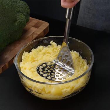 Imagem de Espremedor de batatas, ferramenta resistente de aço inoxidável para purê de batatas perfeitamente trituradas, utensílio de cozinha, ideal para feijões de abacate, batata doce e todos os vegetais