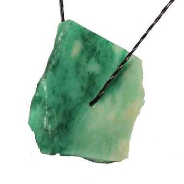 Imagem de Cascalho Pedra Bruta Jadeita ou Jade Verde Natural Furado para Artesan