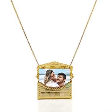 Imagem de COLAR RELICÁRIO ENVELOPE PARA FOTOS E CARTAS - BANHADO OURO 18K - JROMERO ARTIGOS® COR:DOURADO