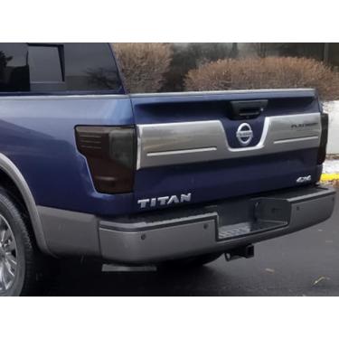 Imagem de Rvinyl Kit de cobertura de película pré-cortada de luz traseira em fumê compatível com Nissan Titan 2016-2019 - Parte traseira adesiva
