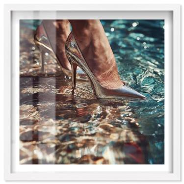 Imagem de Hydro Heel I Shadowbox Print Glam Wall Art por Notoriart, moldura branca, 63 x 63 cm