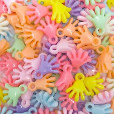 Imagem de Pingente Mão Plástico Colorida Claro 15x18mm 100pçs 50g - Macall