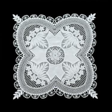 Imagem de Wuluwala Toalha de mesa quadrada pequena de tecido de renda macramê toalha de mesa bordada, bandeja de chá, capa contra poeira para festa de casamento, tapete de copo de café, estilo 1, 40,6 x 40,6 cm