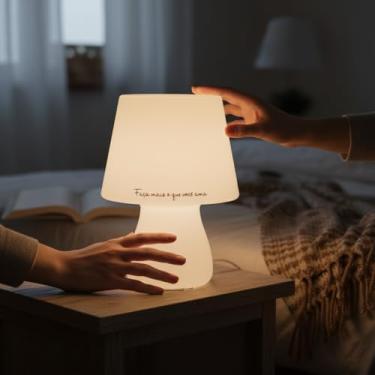 Imagem de Abajur de Mesa Grande - Iluminação de Destaque