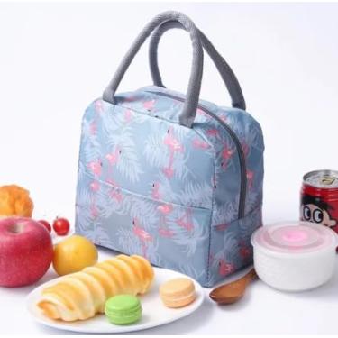 Imagem de Bolsa Marmita Lancheira Térmica Estampada – Compacta para Trabalho, Faculdade e Academia | Mantém Alimentos Quentes ou Frios, com Bolso Lateral e Alça (Flamingos Cinza)