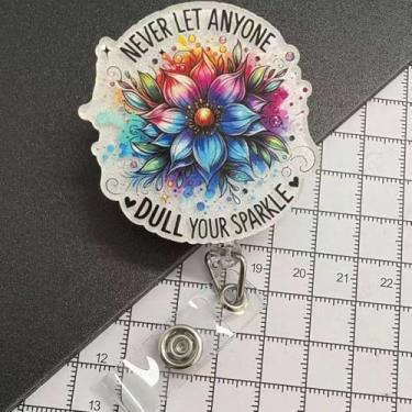 Imagem de Carretel de crachá de flor colorida retrátil de acrílico com clipe de crachá de jacaré fofo porta-crachá de flor, etiqueta de nome, cartão de identificação, decoração para enfermeira e enfermagem