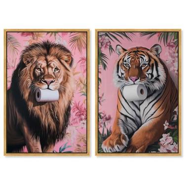 Imagem de Conjunto de animais de papel higiênico tropical impressão de arte maximalista por Art Remedy, moldura dourada, 40 x 61 cm