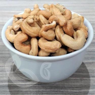 Imagem de CASTANHA DE CAJU INTEIRA s/ SAL- 100G - RRS Comércios de Alimentos