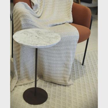 Imagem de Mesa Lateral norina - baixa, tampo redondo Imerso e base Aço Corten.