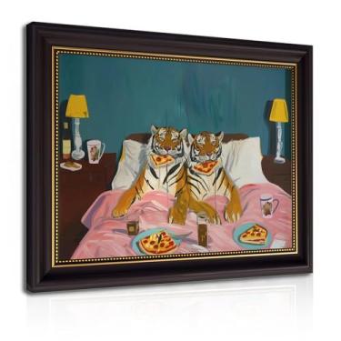 Imagem de LSXARTQQ Arte de parede emoldurada engraçada tigre pizza moldura marrom escuro quarto impressão vintage divertido tigres casal decoração de parede maximalista azul rosa eclético selva animal pinturas