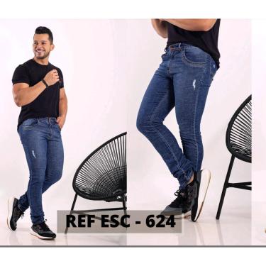 Imagem de Calça Jeans masculina azul caneta, com leve Destroyed.