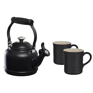 Imagem de Le Creuset Chaleira Demi esmaltada em aço com acabamentos de metal e conjunto de 2 canecas de grés, chaleira de 1,25 litros e (2) canecas de 400 ml, alcaçuz
