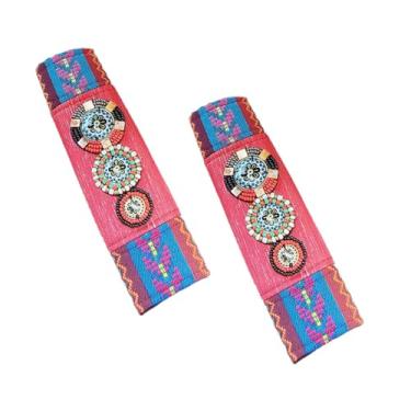 Imagem de MINGZAIQIPEI Coleção de interiores de carro boêmio Boho com estampas vibrantes, aconchegante, ajuste durável para um interior de automóvel exclusivo e atraente (vermelho, 2 peças de ombreira)
