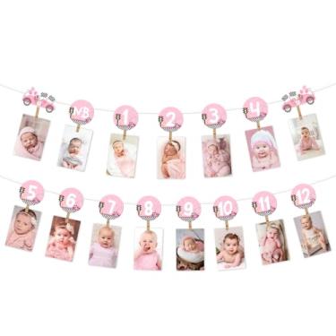 Imagem de Faixa de foto de decoração de festa de aniversário de carro de corrida rosa, moldura de papel de recém-nascido a 12 meses, decoração de festa esportiva de pista de um ano de idade, Let's Go Racing