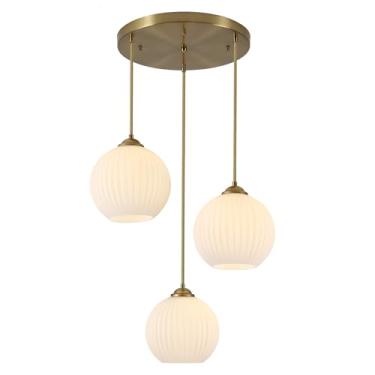 Imagem de Lustre pendente com 3 lâmpadas em formato de cluster, estilo moderno de meados do século XX, com cúpulas douradas e design ergonômico. Ideal para salas de jantar em estilo rústico.