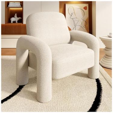 Imagem de Poltrona Dewhut em tecido sherpa creme, cadeira decorativa estofada com braços curvos tipo tromba de elefante