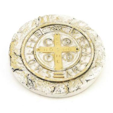 Imagem de Medalha de São Bento Branco e Dourado Gesso 11 cm - Amém Decoração Rel