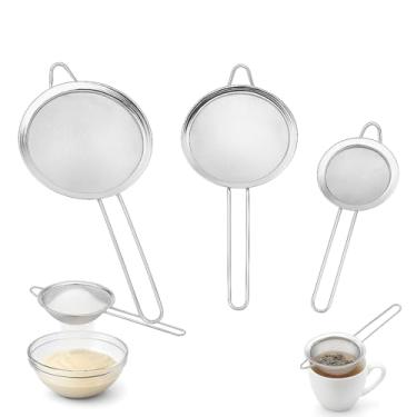 Imagem de Kit 3 Peneiras Aço Inox - Malha Fina, Resistente, Fácil Manuseio Para Coar Líquidos Polvilhar Alimentos e Com Suporte Para Panelas, Diferentes Tamanhos (P, M, G)