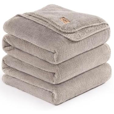Imagem de UGG Cobertor de pelúcia Cal King/King para cama, cobertor macio e aconchegante, luxuoso e quente extra grande para sofá, roupa de cama hipoalergênica lavável, 279 x 228 cm, cinza (branca)
