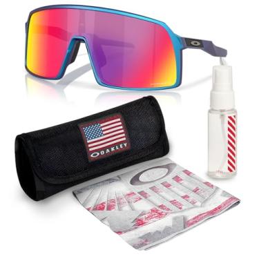 Imagem de OAKLEY Óculos de sol retangular SUTRO OO9406 com kit oficial de óculos, Armação de mudança de cor ciano/azul fosco | Prizm Road Lens