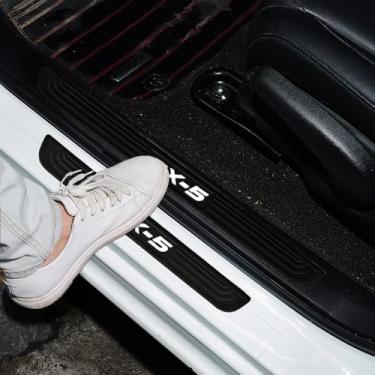 Imagem de 4 peças/conjunto de protetores de placa de peitoril de porta de carro - protetor de placa de borracha preta macia frontal/traseira do peitoril da porta, adesivos protetores de pedal de porta adequados