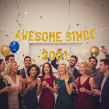 Imagem de Kainds Decorações de aniversário de 18 anos para meninos, letras grandes ousadas de 19,6 cm, festa alegre de aniversário de 18 anos para jovens adultos, letras radiantes não deslizam e o glitter