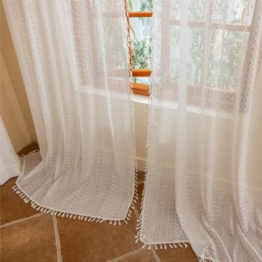 Imagem de Sutuo Home Cortinas de renda boho brancas de 244 cm de comprimento para sala de estar, sala de jantar, cortinas semitransparentes vintage com borlas em creme de privacidade rústica estilo vitoriano