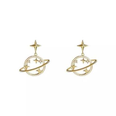 Imagem de Brinco Dourado Planeta Júpiter Anel Estrelas Strass J2548 - Geral