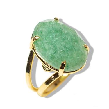 Imagem de Anel Quartzo Verde Cabochão Facetado na Garra Dourado