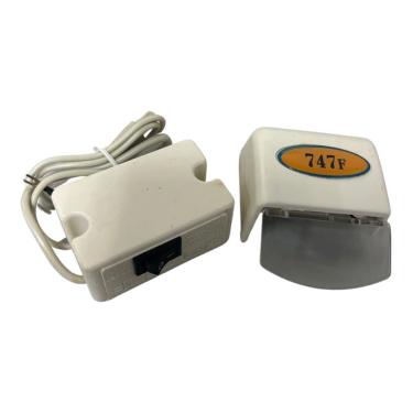 Imagem de Tampa Frontal Overlok Etc Com Acrilico + luminária Autovolt