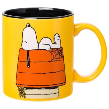 Imagem de Silver Buffalo Caneca de cerâmica Peanuts Halloween Snoopy Trick Or Treat Spider Webs, 590 ml