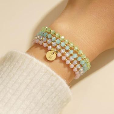 Imagem de Pulseiras femininas banhadas a ouro 14K em camadas modernas de cristal colorido elástico inicial A-Z delicadas hipoalergênicas à prova d'água presentes de aniversário personalizados para mulheres
