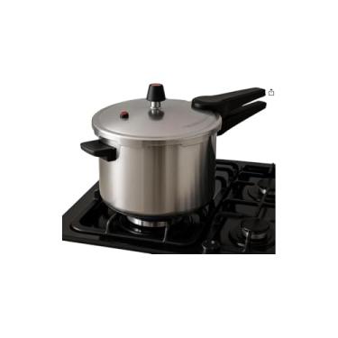 Imagem de Panela de Pressão com Fechamento Externo, Aço Polido, 7 Litros, Cinza, Cabo em Baquelite Resistente, 40cm x 16cm, com Dois Apitos
