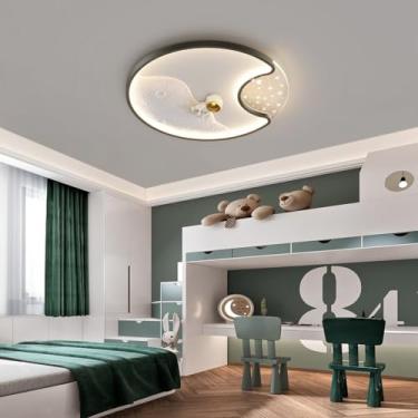 Imagem de Luminária de teto LED infantil com controle remoto e regulagem de intensidade. Design criativo com desenho animado, estrela e lua. Ideal para decoração de quartos infantis, salas de estar e