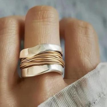 Imagem de Vintage Trend Anel feminino criativo de dois tons de rosto largo nicho estilo punk acessórios de férias joias presentes, Cobre, não