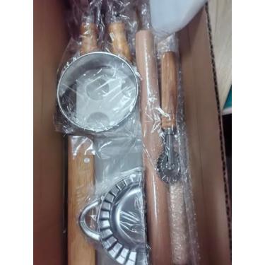 Imagem de Conjunto de 11 moldes de ravióli, prensa de ravioli fácil de usar com roda de cortador de ravióli, cortador de massa e kit de fabricação de ravióli, rolo de macarrão de madeira, ferramentas para fazer