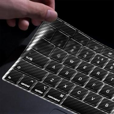 Imagem de HRH Capa de teclado TPU de fibra de carbono para MacBook 2025-2021 Pro 35.6 cm 40.6 cm M4 M3 M2 M1 Pro Max Chip, MacBook Air 38.1 cm 34.5 cm M4 M3 M2 Chip A3240 A3241 protetor de teclado cinza