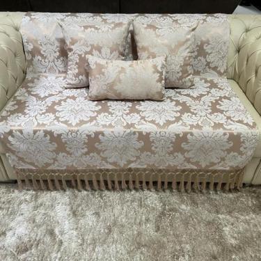 Imagem de Kit Manta Medalhão, 2 Capas de Almofadas e 1 Almofada Retangular Bege 