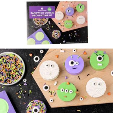Imagem de Sweets Indeed Kit de decoração de biscoito sanduíche – Conjunto DIY de Halloween com molde Oreo, granulado assustador, globos oculares de doces, dentes de monstro e sacos de confeitar