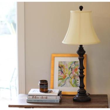 Imagem de Abajur macio em branco antigo para iluminação suave, melhora o ambiente de qualquer cômodo, sala de estar ou quarto