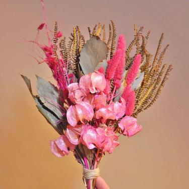 Imagem de Buquê de flores desidratadas decoração tons rosa e vermelho