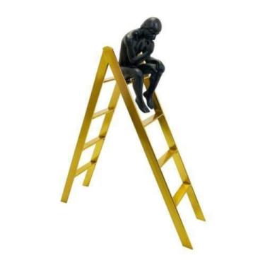 Imagem de Escultura Decorativo Escada c Homem Pensando Luxo - LUXdécor