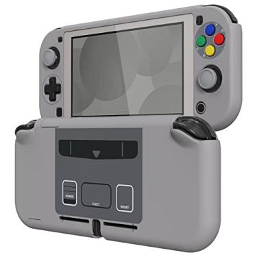 Imagem de eXtremeRate PlayVital SFC SNES Capa protetora estilo clássico da UE para Nintendo Switch Lite, capa dura para Nintendo Switch Lite – Protetor de tela e punhos de polegar e botões adesivos incluídos