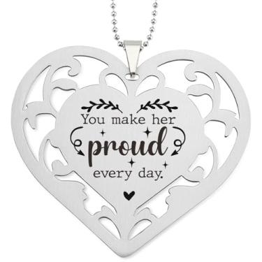 Imagem de Enfeite de coração You Make Her Proud para filho e filha, placa de pendurar inspiradora da mãe esposa, presente sentimental para formatura, aniversário, Natal, pingente de espelho retrovisor TJ014