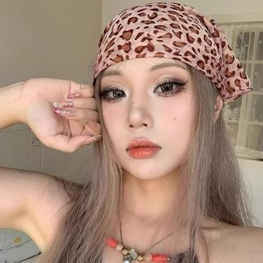 Imagem de Cachecol com estampa de leopardo animal bandana seda chiffon bandana para mulheres verão cabeça pescoço lenço de pescoço lenço de cabeça para mulheres acessórios de cabelo para cabelo longo e fino