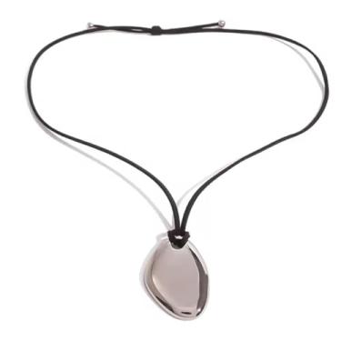 Imagem de ADAJURI Colar de cordão minimalista com pingente escultural feminino | Colar com pingente grosso de aço inoxidável banhado a ouro 18 K hipoalergênico | Gargantilha preta ajustável com estilo boho